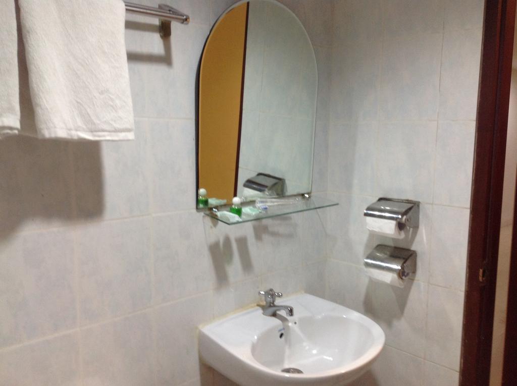 Lai Lai Mutiara Hotel Batam Экстерьер фото
